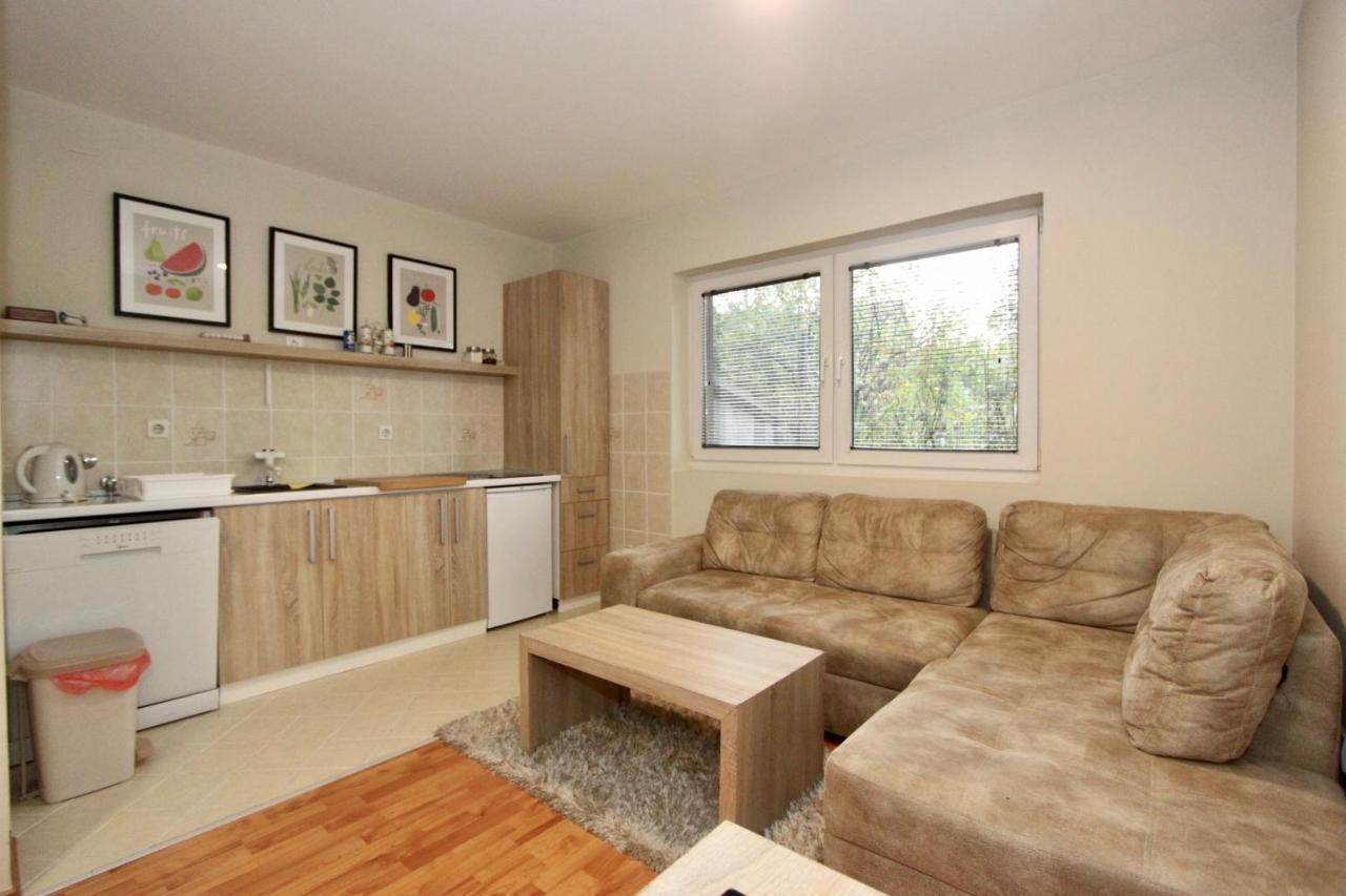 Cozy Apartments In Belgrade, Cukarica, Zeleznik, Free Parking And Wifi Ngoại thất bức ảnh
