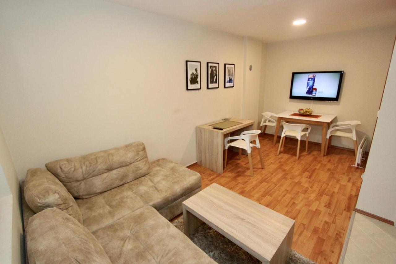 Cozy Apartments In Belgrade, Cukarica, Zeleznik, Free Parking And Wifi Ngoại thất bức ảnh
