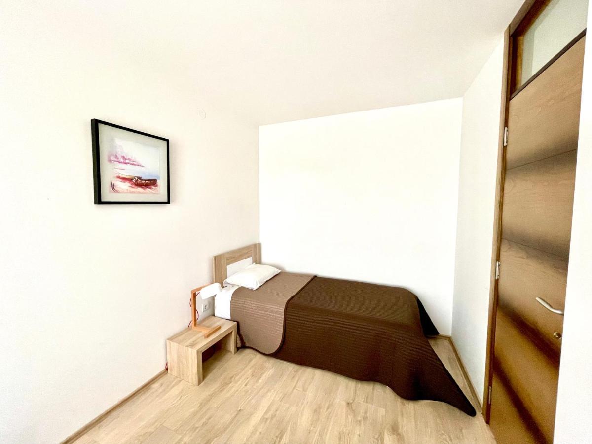 Cozy Apartments In Belgrade, Cukarica, Zeleznik, Free Parking And Wifi Ngoại thất bức ảnh
